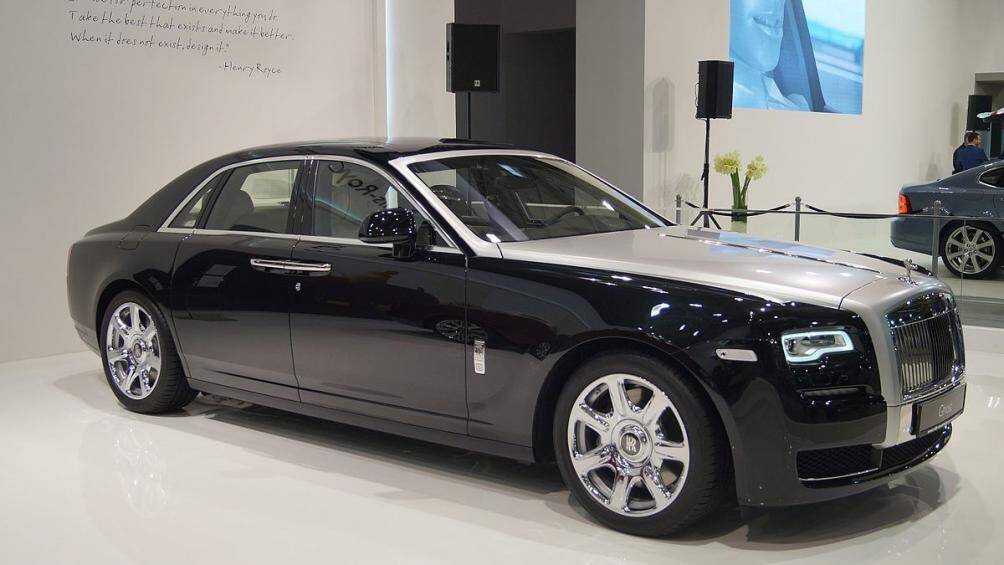 2. Rolls-Royce Ghost (giá khởi điểm: 311.900 USD)