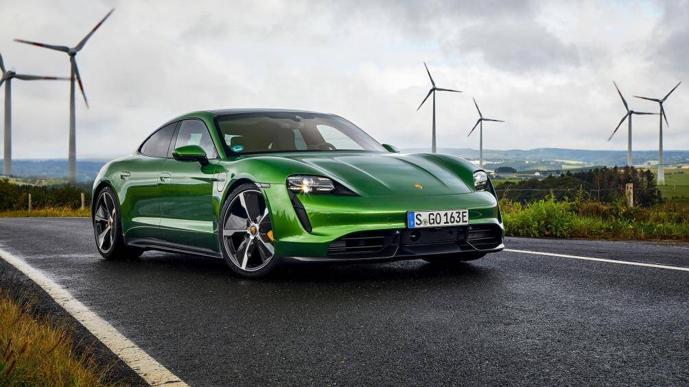 7. Porsche Taycan Turbo S (giá khởi điểm: 185.000 USD)