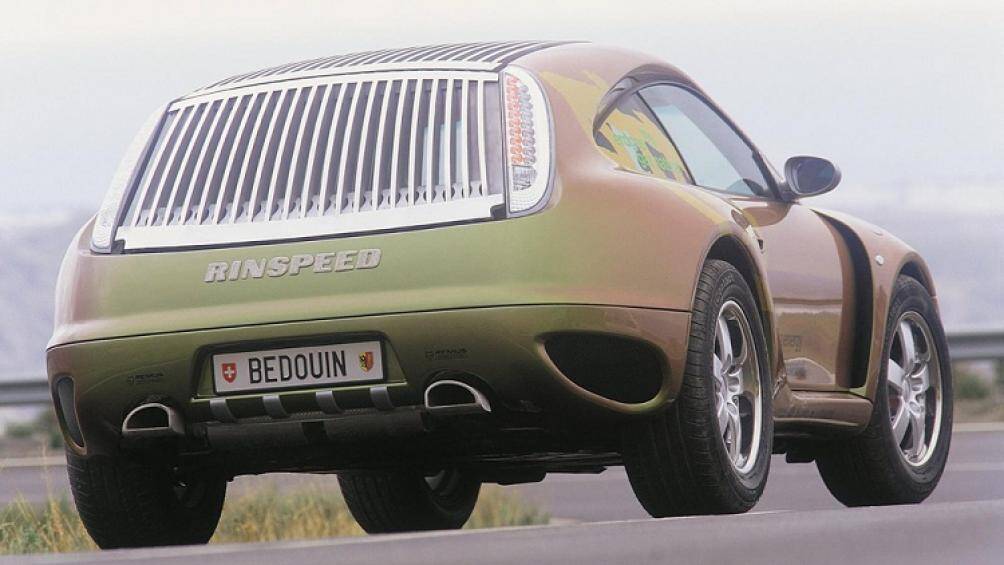 Chiếc xe có trang bị 2 mô tơ điện nhỏ chuyên để vận hành phần nóc trong khi bản thân cửa hậu cũng được vận hành bằng điện và có thể kéo dài tới 45 cm