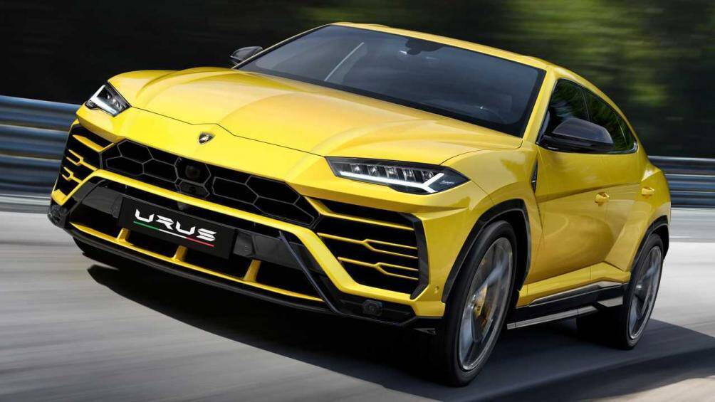 2. Lamborghini Urus: Tăng tốc từ 0 – 96 km/h mất 3,5 giây, tốc độ tối đa đạt mức 306 km/h, giá bán từ 222.000 USD