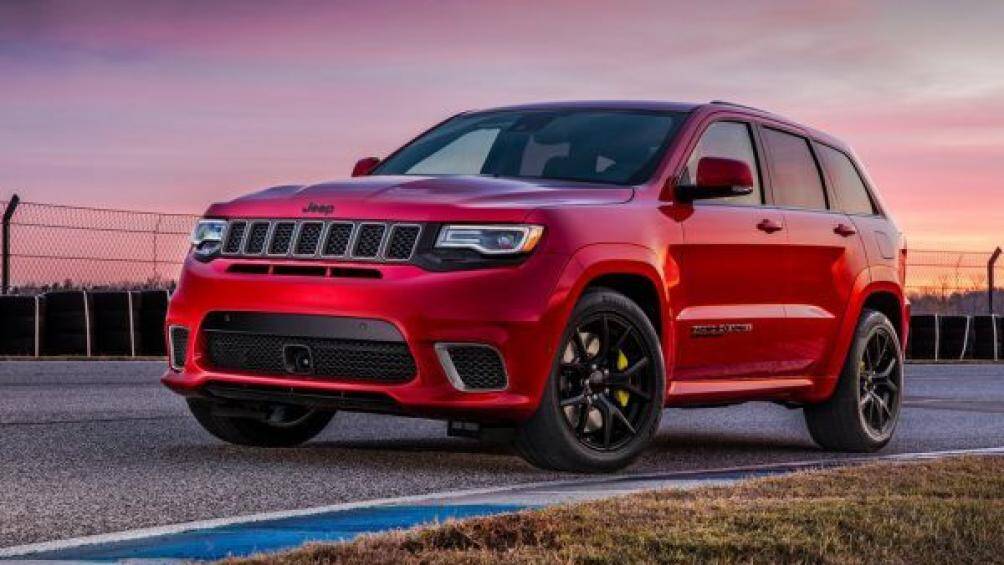 3. Jeep Grand Cherokee Trackhawk 2021: Tăng tốc từ 0 – 96 km/h mất 3,5 giây, tốc độ tối đa đạt mức 290 km/h, giá bán từ 87.670 USD