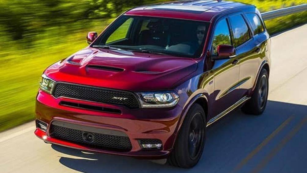 5. Dodge Durango SRT Hellcat 2021: Tăng tốc từ 0 – 96 km/h mất 3,5 giây, tốc độ tối đa đạt mức 290 km/h, giá bán từ 82.000 USD