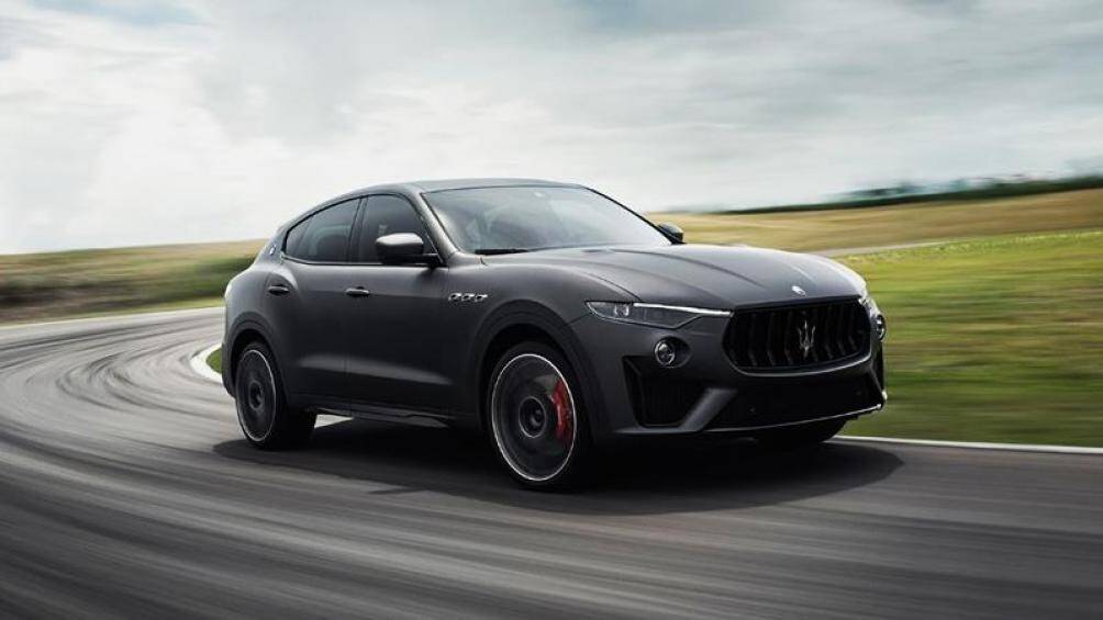 9. Maserati Levante Trofeo 2020: Tăng tốc từ 0 – 96 km/h mất 3,7 giây, tốc độ tối đa đạt mức 301 km/h, giá bán từ 169.980 USD