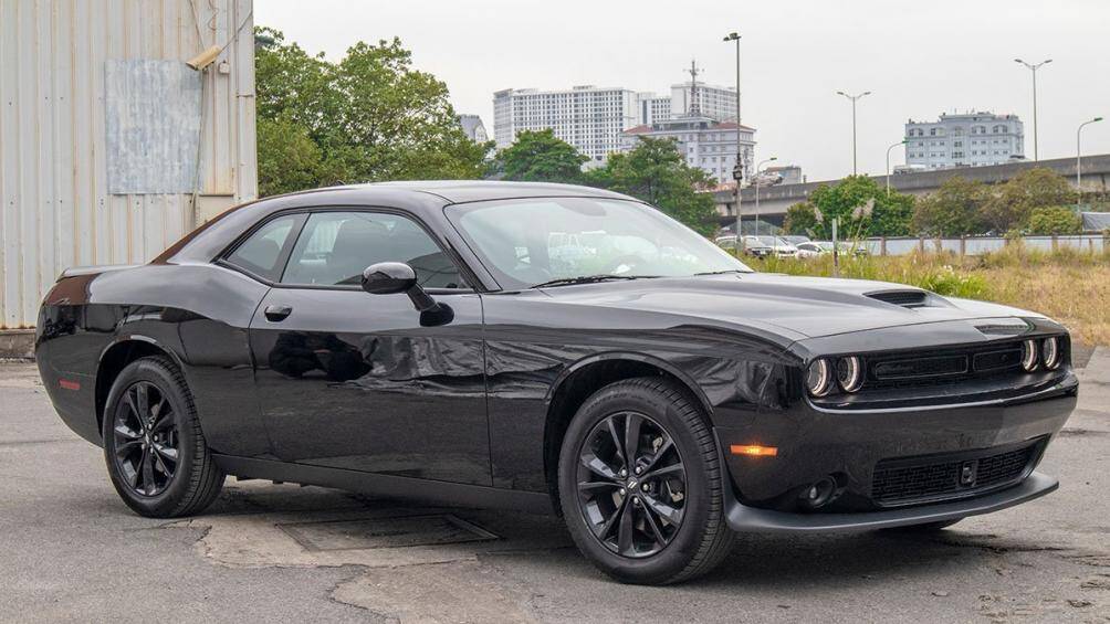 Mâm xe có tạo hình cánh hoa 5 chấu kép với kích thước 19 inch kết hợp cùng bộ lốp 235/55R19. Hông xe sở hữu những đường gân dập nổi ấn tượng