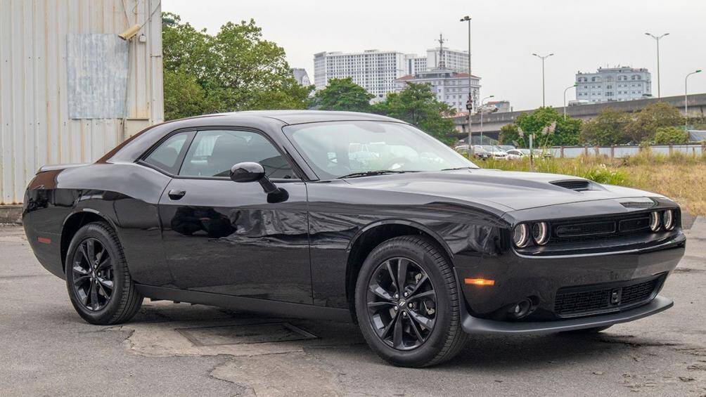 Các công nghệ an toàn trên xe như: phanh ABS/BA/EBD, cảnh báo chệch làn đường và hỗ trợ giữ làn, cảnh báo điểm mù