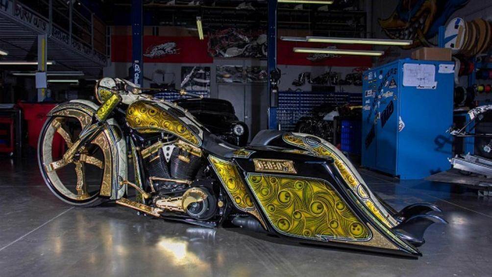 Hầu hết các thành phần trên DBC từ bình xăng, ống xả, cản trước, bánh xe và hệ thống treo đều được độ