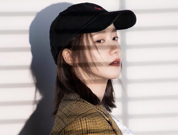 Mới đây, Yoona (SNSD) vừa trở thành gương mặt xuất hiện trên bìa Marie Clare Hàn số tháng 12