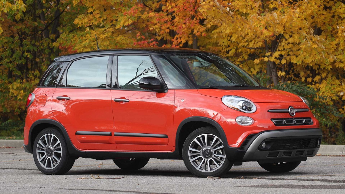 7. Fiat 500L
Giá niêm yết: 22.908 USD
Giá sau 5 năm: 9.982 USD
Khấu hao: 12.926 USD
Giá trị còn lại sau 5 năm: 40,5%