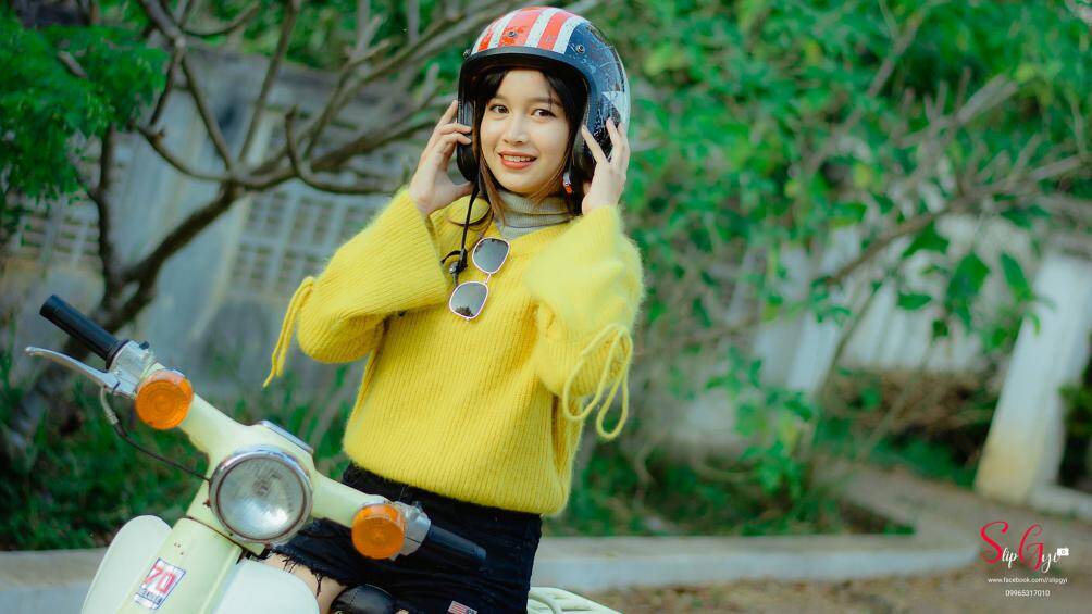 Xinh đẹp hơn trong chiếc mũ bảo hiểm