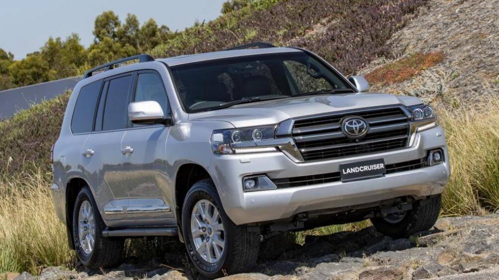 Xe được phát triển dựa trên bản LC200 Saharam bổ sung thêm lớp hoàn thiện tối màu cho lưới tản nhiệt, viền đèn pha màu đen và viền đèn sương mù mạ crom màu khói