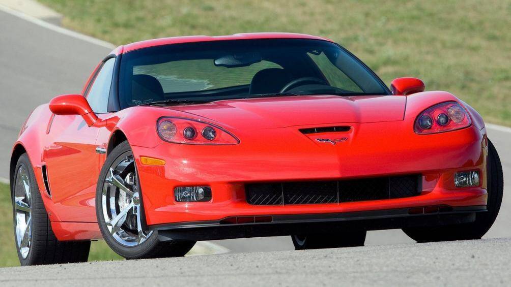 1. Corvette C6 (Động cơ trước và hộp số sàn)