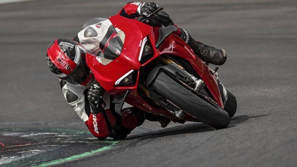 Minh Nhựa cho biết mình là fan của Ducati được khoảng 10 năm rồi và rất am hiểu những dòng xe này