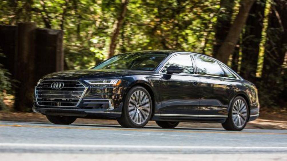 2. Audi A8 2021 (giá khởi điểm: 86.500 USD)