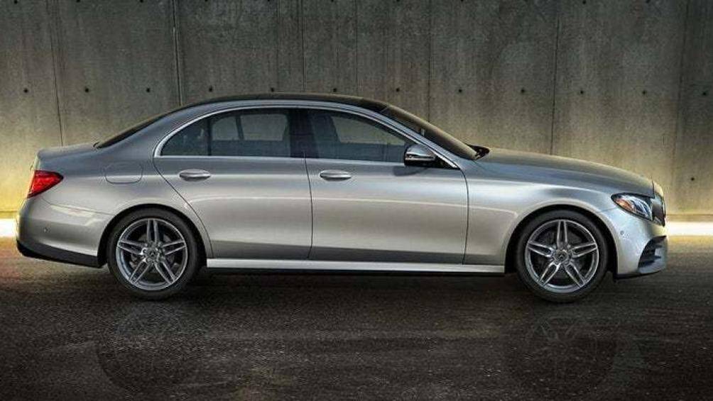 4. Mercedes-Benz E-Class 2020 (giá khởi điểm: 54.050 USD)