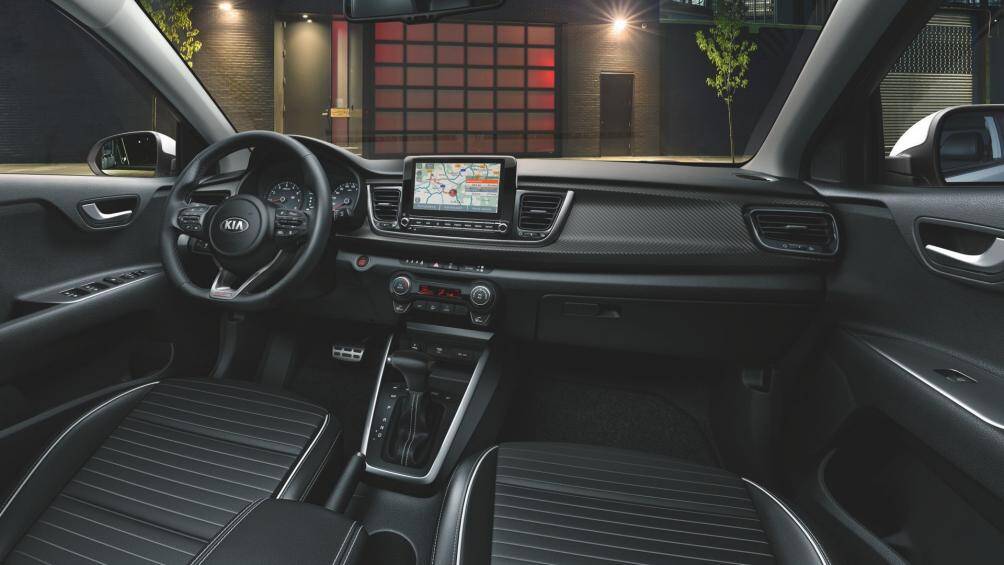 Nội thất khoang cabin của Kia Rio 2021 có những thay đổi bao gồm hệ thống thông tin giải trí với màn hình cảm ứng 8 inch lớn hơn