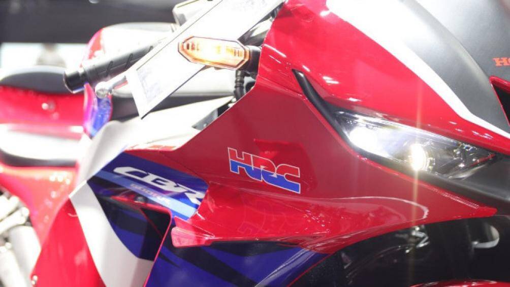Honda CBR600RR SuperSport sở hữu nhiều trang bị cao cấp với hệ thống đo lường quán tính IMU, lái thông minh với các chế độ lái, kiểm soát bốc đầu,...