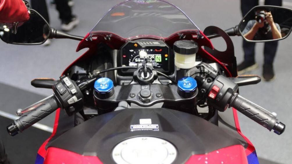 Cụm đồng hồ TFT màn hình màu đẹp mắt và đầy đủ thông tin