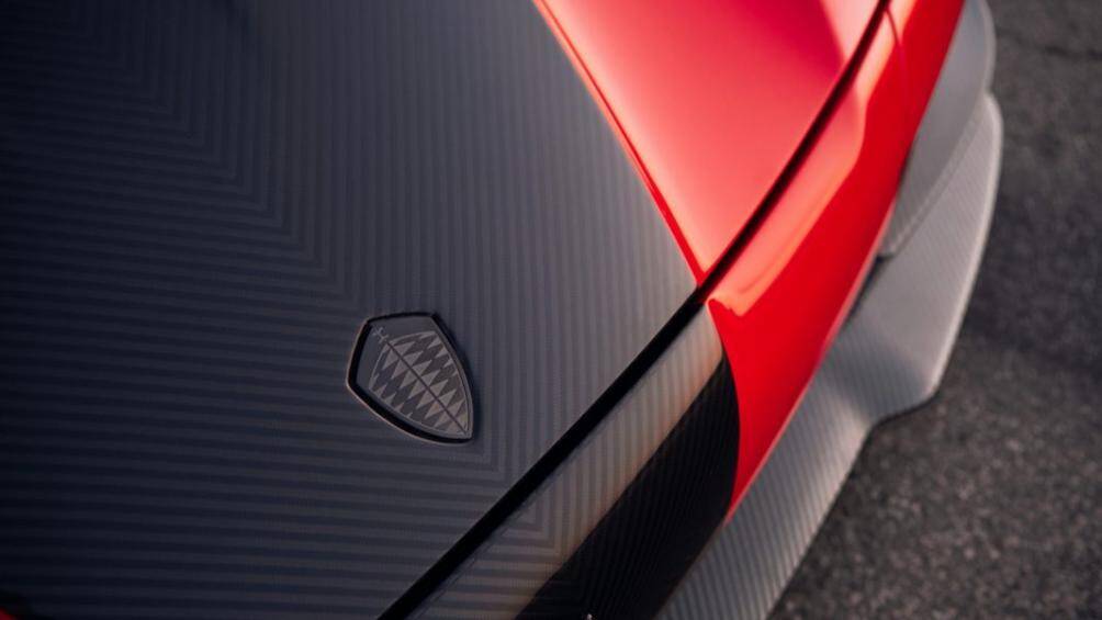 Koenigsegg Agera RS có khả năng tăng tốc 0 – 100 km/h trong 2,8 giây và đạt vận tốc tối đa 447,19 km/h. Xe hiện đang thuộc sở hữu của mốt đại gia tại Singapore
