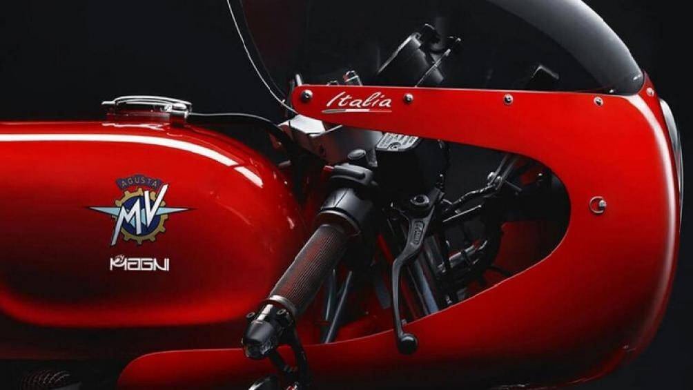 Magni Italia 01/01 sở hữu màu đỏ tuyệt đẹp, đây chính là chiếc xe để tôn vinh nhà sáng lập đã mất cách đây 5 năm của Magni là ông Arturo Magni