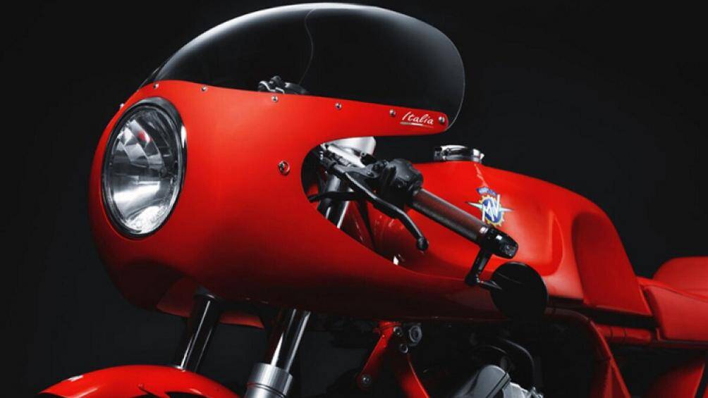 Chiếc Magni Italia đặc biệt mà chúng ta đang thấy là sản phẩm độc nhất vô nhị được tạo ra dưới kiểu dáng Cafe Racer với bình xăng lớn kéo dài