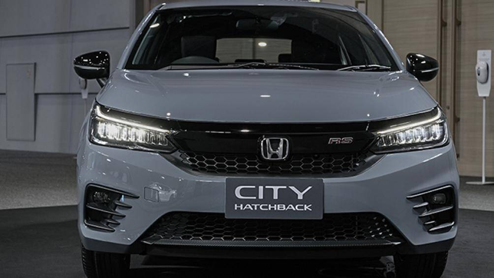 Honda City Hatchback có phần đầu giữ lại nguyên từ biến thể sedan ra mắt năm ngoái, phần đuôi xe có thiết kế hatchback đặc trưng