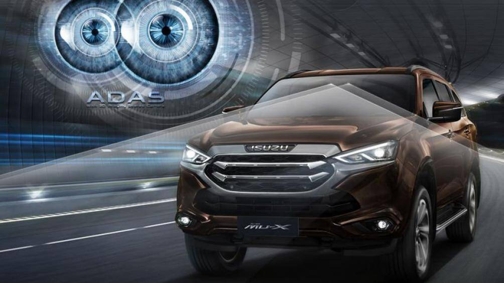 Ngoài ra, xe còn được trang bị đèn chiếu sáng tự động, điều khiển hành trình thích ứng, cảnh báo chệch làn đường, cảnh báo va chạm phía trước...