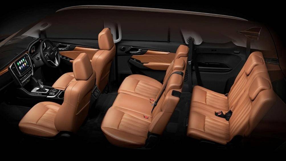 Cụm đồng hồ mới MID 4,2 inch. MU-X 2021 mới cũng có hệ thống chiếu sáng xung quanh, điều hòa tự động 2 vùng, ghế lái điều chỉnh 8 hướng