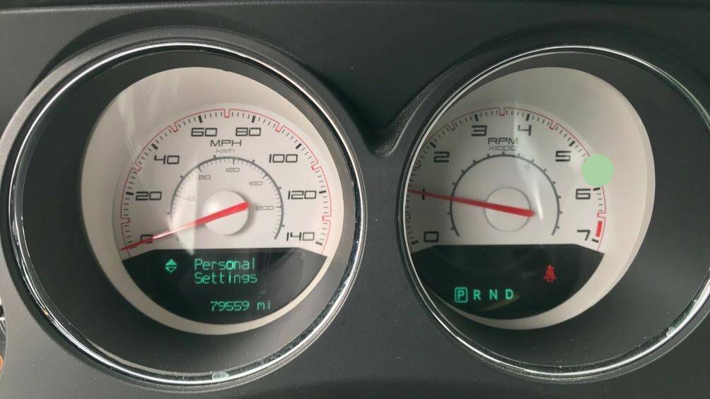 Động cơ xe là loại V6 Pentastar dung tích 3.6 lít, xe đã chạy được hơn 128.000 km