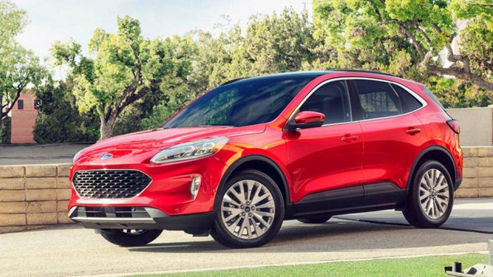 10. Ford Escape 2021 (giá khởi điểm: 24.885 USD, điểm tổng thể: 8,1/10)