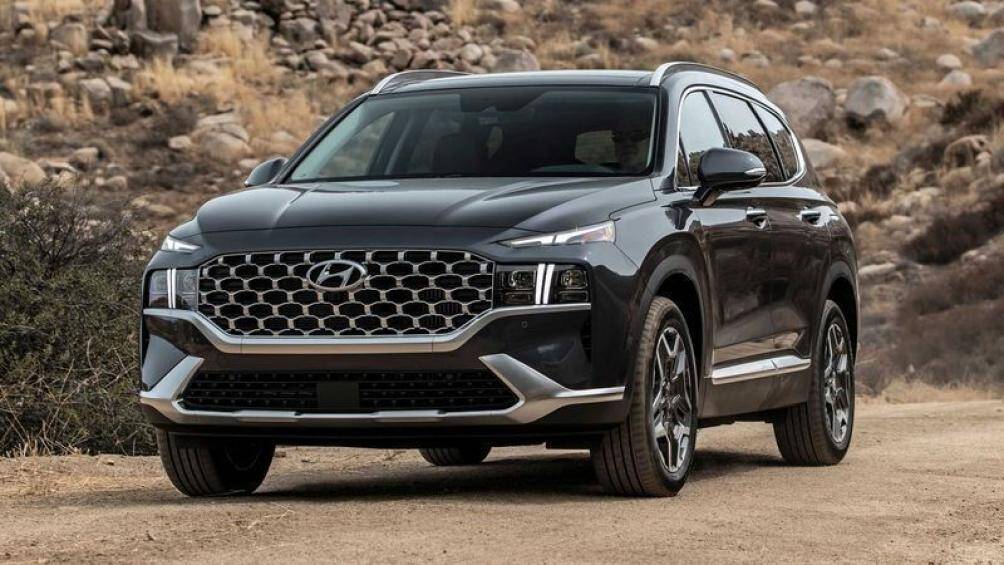 3. Hyundai SantaFe 2021 (giá khởi điểm: 27.450 USD, điểm tổng thể: 8,5/10)