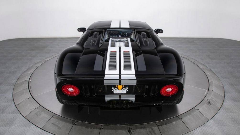 Phiên bản mới này có hình dáng ngoại thất tương đồng với mẫu xe đua GT40 nhưng sở hữu đường nét góc cạnh, cứng cáp hơn so với phiên bản đầu tiên