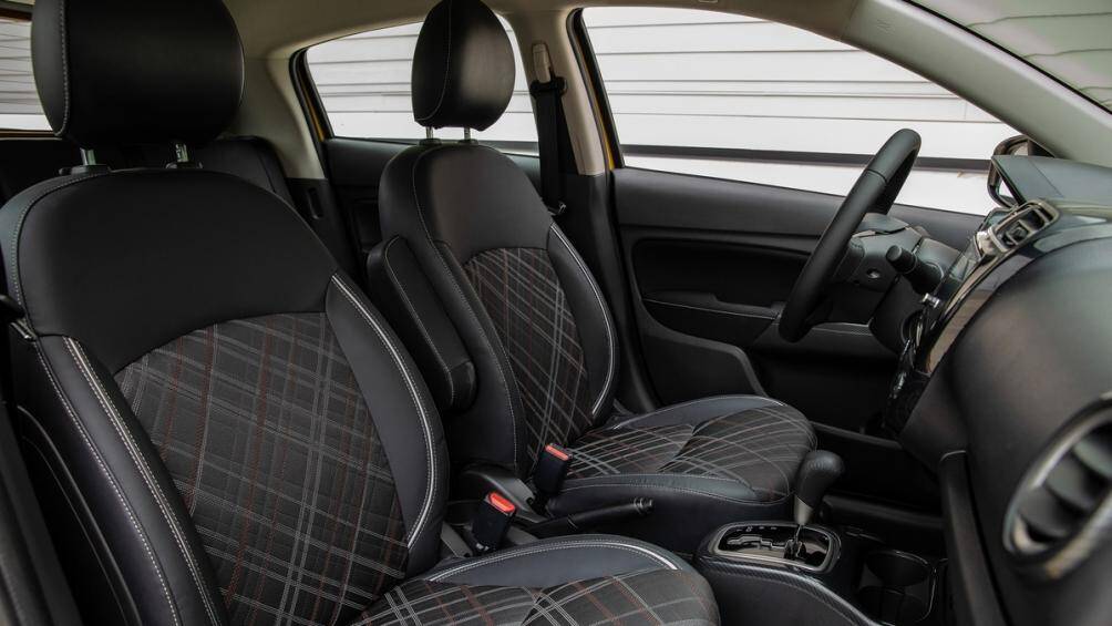 An toàn trên Mitsubishi Mirage 2021 bao gồm: hệ thống giảm thiểu va chạm phía trước với tính năng phát hiện người đi bộ