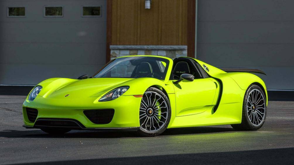 1. Porsche 918 Spyder 2015 (thời gian tăng tốc từ 0-96 km/h: 2,1 giây)