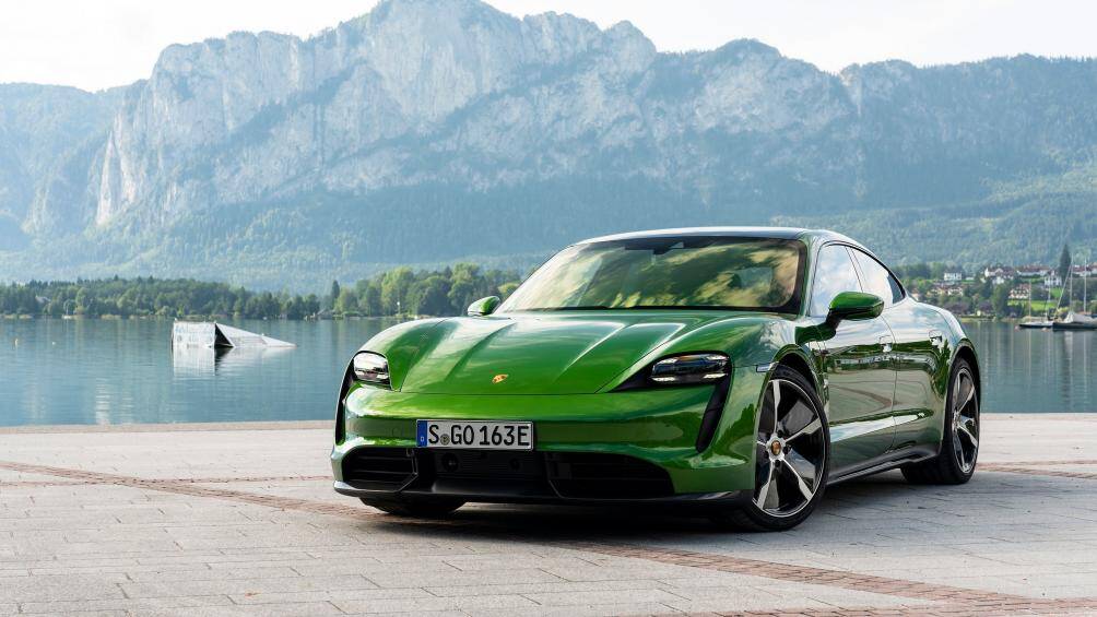 6. Porsche Taycan Turbo S 2020 (thời gian tăng tốc từ 0-96 km/h: 2,4 giây)