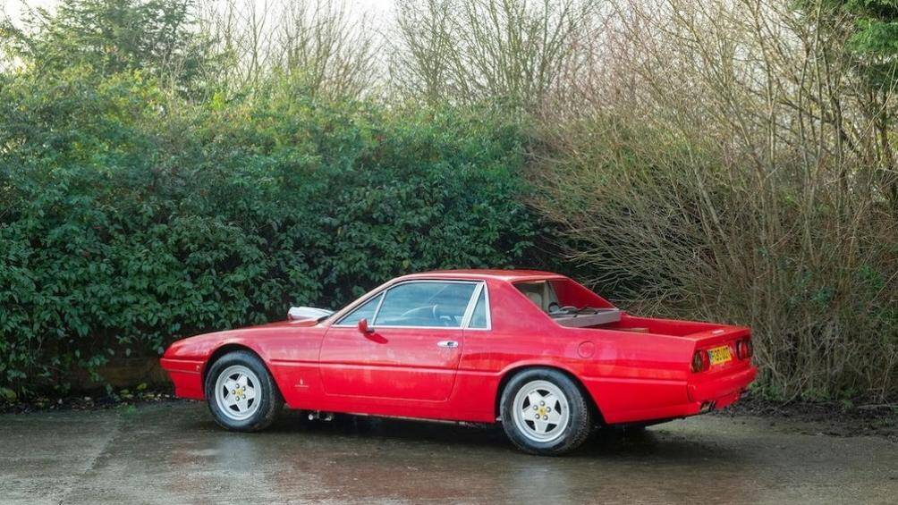 Elo và Will đã tạo nên chiếc xe đặc biệt này bằng cách cắt bỏ phần ghế sau và đưa cột C về phía trước để tạo nên phần thùng xe dài 137 cm