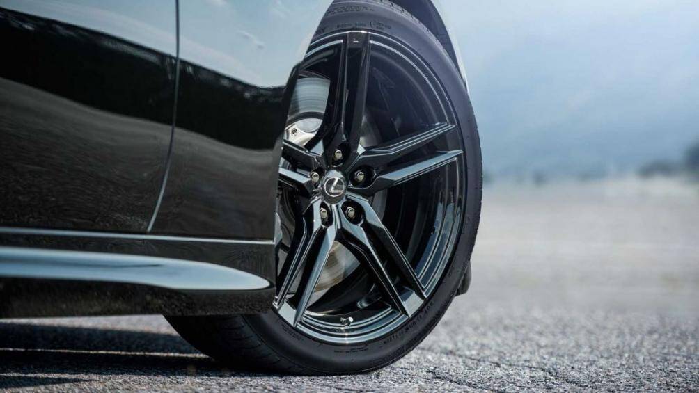 Lexus LC 500 Inspiration Series được trang bị động cơ V8 5.0 lít có khả năng sản sinh công suất 471 mã lực