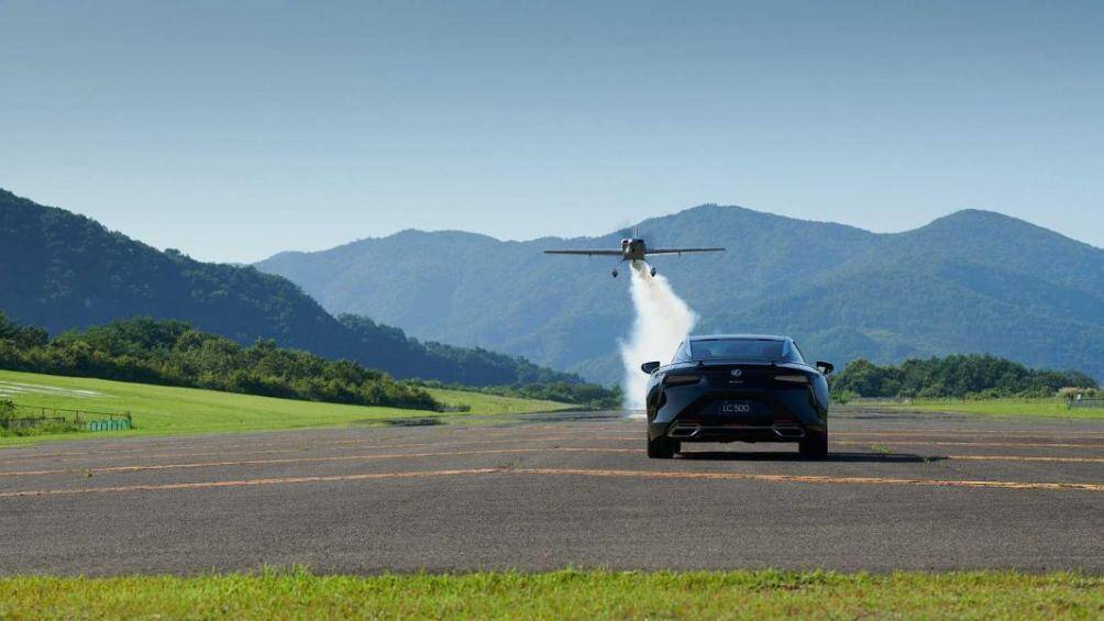 Xe được lấy ý tưởng và cảm hứng thiết kế từ máy bay của Muroya