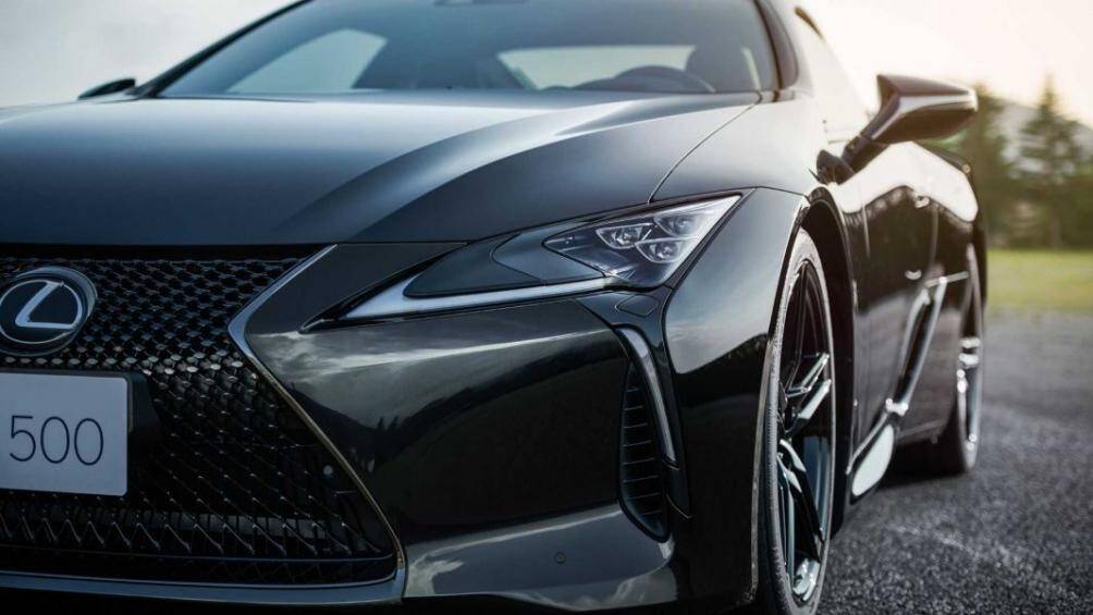 Dòng LC Inspiration Series còn được trang bị màn hình hiển thị HUD màu lớn chiếu một loạt thông tin lên đáy kính chắn gió