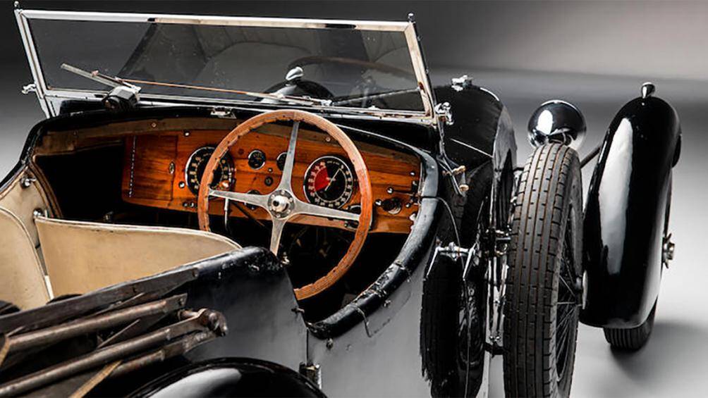 Những chiếc Bugatti 57S khác đang nằm trong viện bảo tàng hoặc trong những bộ sưu tầm khác. Đây có thể là chiếc Bugatti tiền chiến cuối cùng được cất giấu