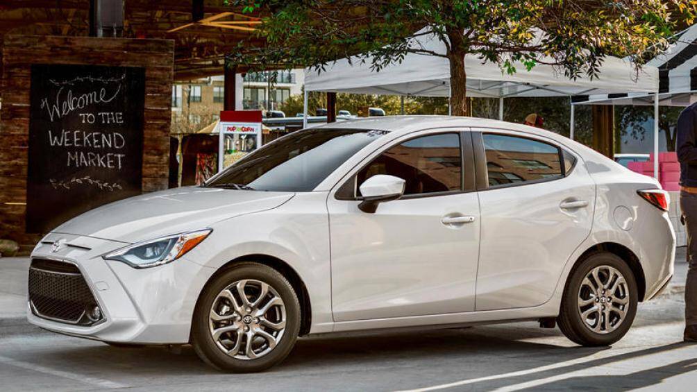 4. Toyota Yaris Sedan (giá: 15.650-18.750 USD)