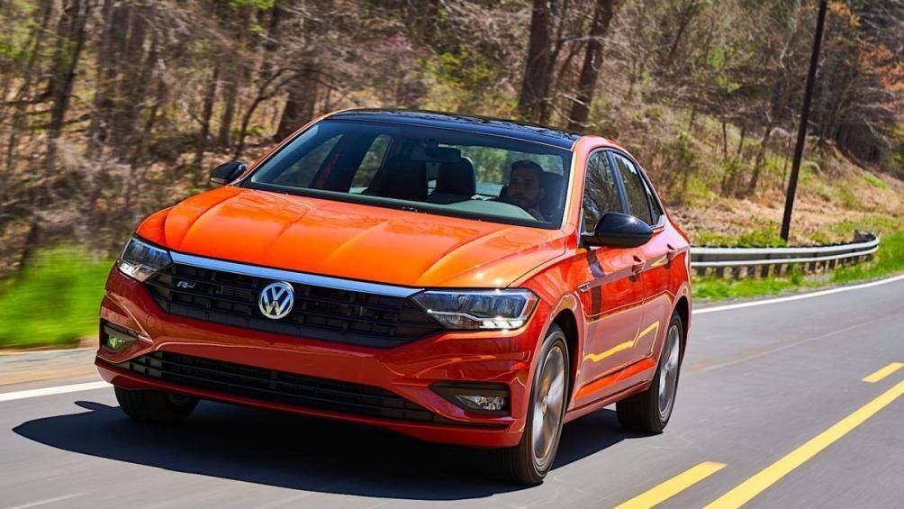 9. Volkswagen Jetta (giá: 18.995-28.045 USD)