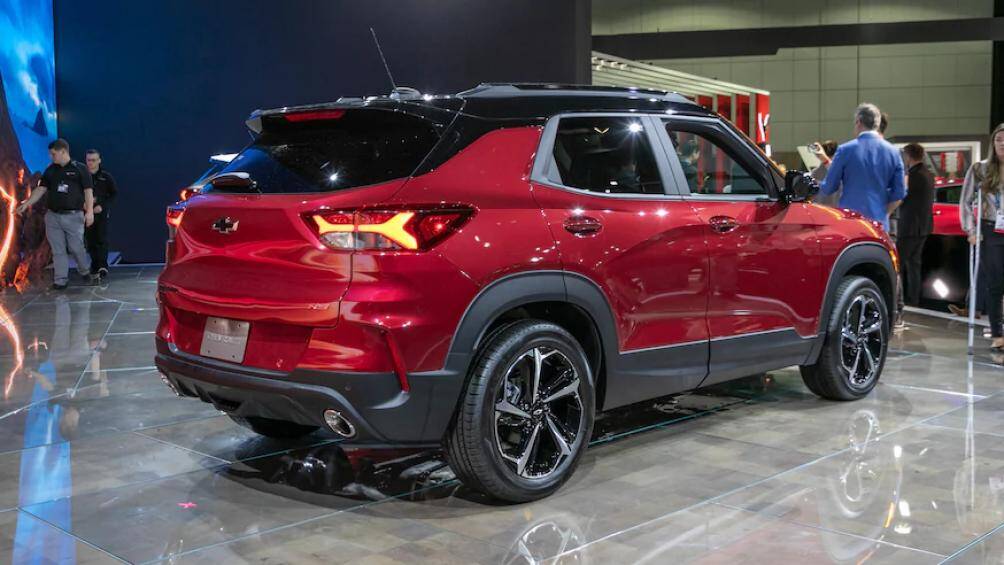 Ngoài ra trên mẫu xe ăn khách này còn sở hữu các trang bị tùy chọn đáng chú ý như hệ thống phuộc off-road