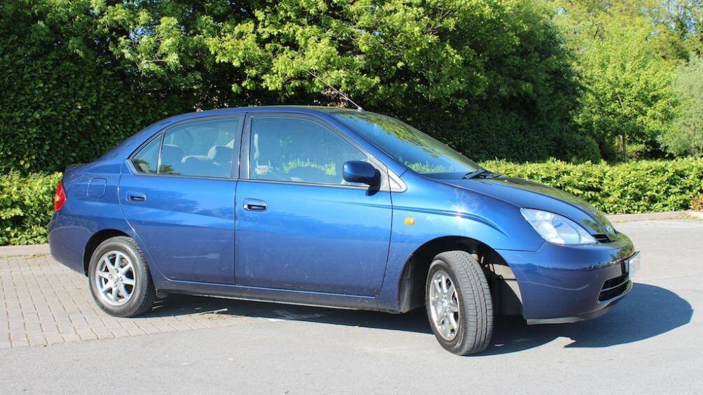 2. Toyota Prius (16,2% chủ sở hữu sử dụng xe từ 15 năm trở lên, cao hơn 2,2 lần so với mức trung bình)