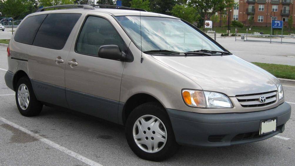 3. Toyota Sienna (16,1% chủ sở hữu sử dụng xe từ 15 năm trở lên, cao hơn 2,2 lần so với mức trung bình)