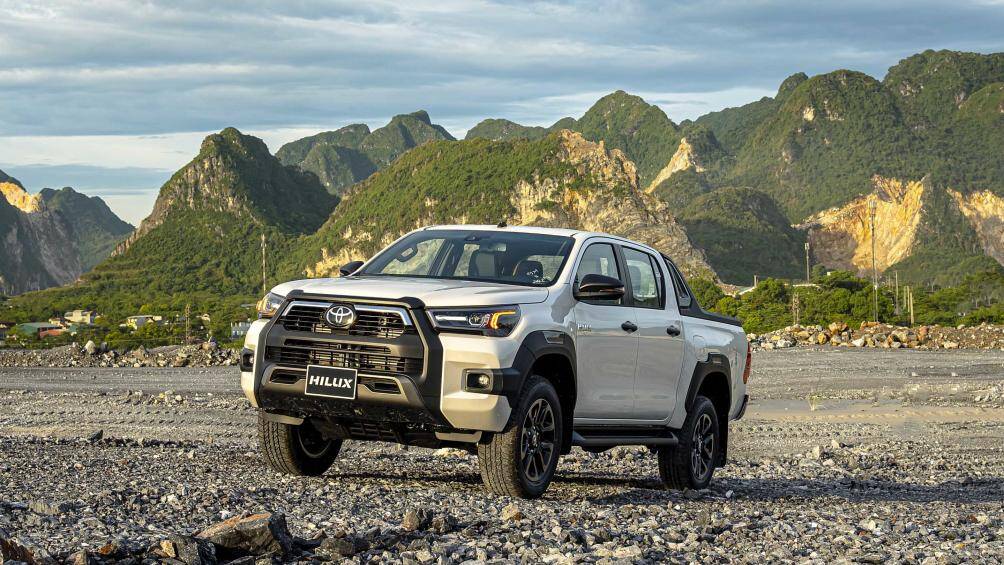 4. Toyota Hilux (doanh số: 323.287 chiếc)