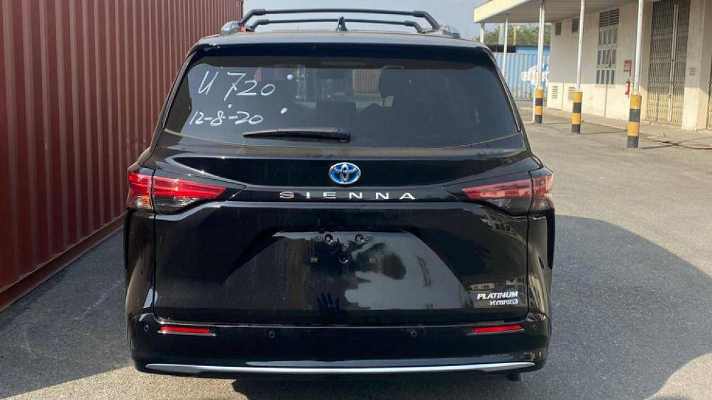 Tất cả các biến thể của Sienna 2021 đều dùng động cơ Hybrid kết hợp giữa động cơ xăng 2.5L và 2 động cơ điện cho công suất 243 mã lực