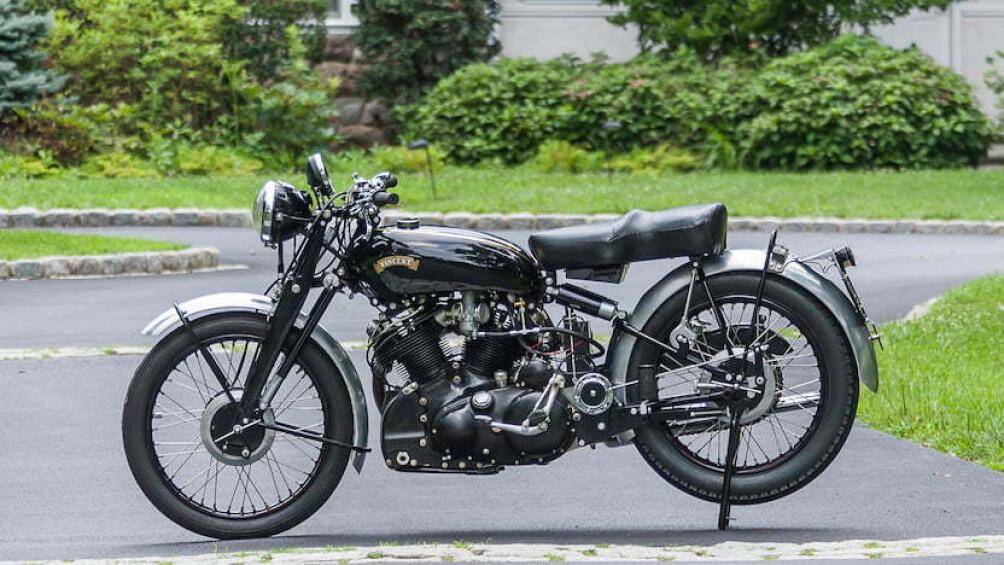 10. Vincent Black Lightning 1951 có giá bán cao nhất trong danh sách với mức lên đến 929.000 USD, tức tầm 21,6 tỷ đồng theo tỷ giá hiện tại