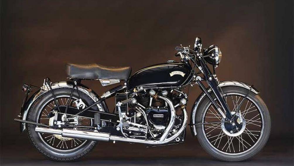 3. Vincent White Shadow 1951 chỉ có đúng 15 chiếc được sản xuất vào những năm 1949-1952. Xe từng được bán với giá 434.000 USD (10 tỷ đồng)