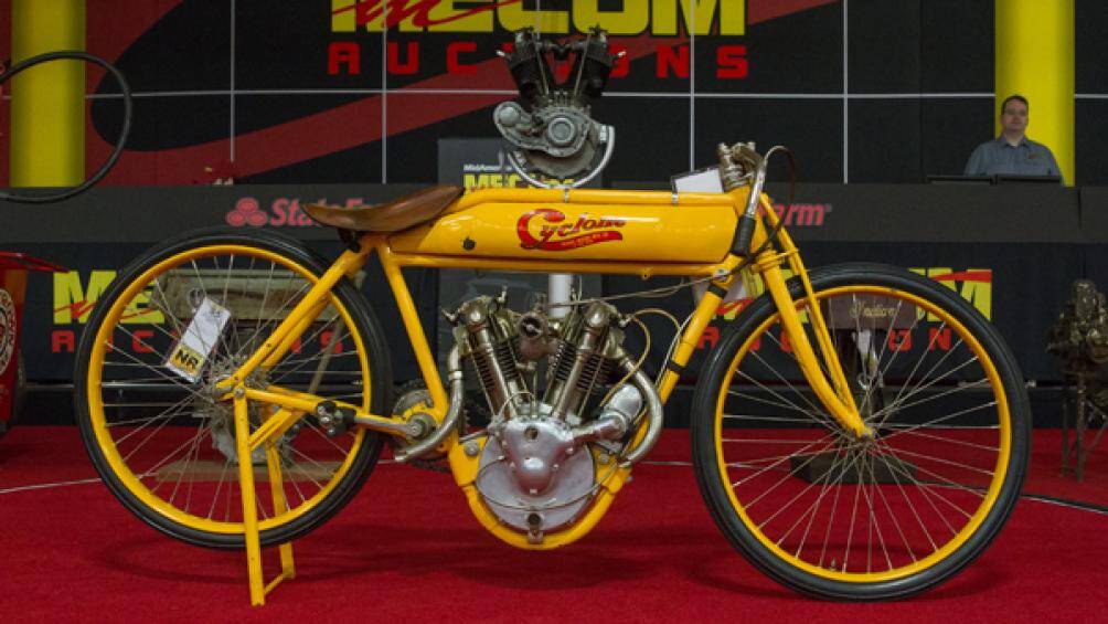 9. Cyclone Board Track Racer 1915 chỉ có 12 chiếc tồn tại. Mẫu xe mang động cơ V-Twin từng được bán với giá 852.500 USD (19,04 tỷ đồng)