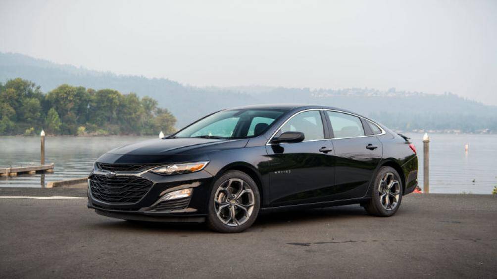 10. Chevrolet Malibu (giá khởi điểm: 23.065 USD)